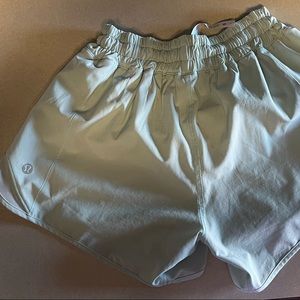 Lululemon Hotty Hot High rise 2.5 inch